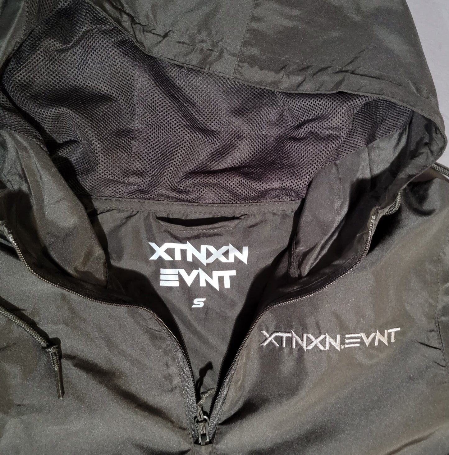 "XTNXN.EVNT" Solid Black Lightweight Cropped Windbreaker