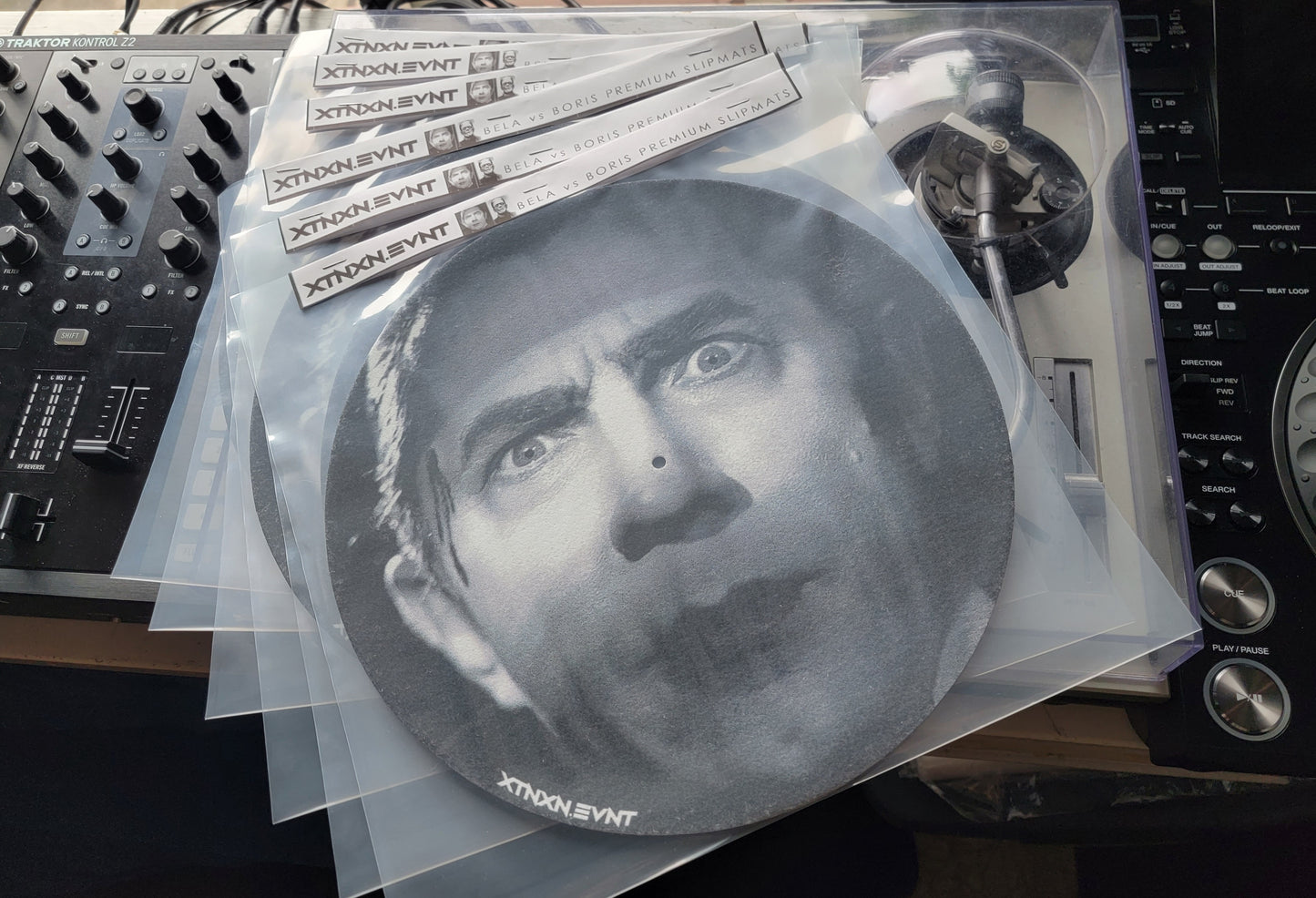 "BELA vs BORIS 1.0 - BELA LUGOSI'S HEAD" - TURNTABLE SLIPMAT x1